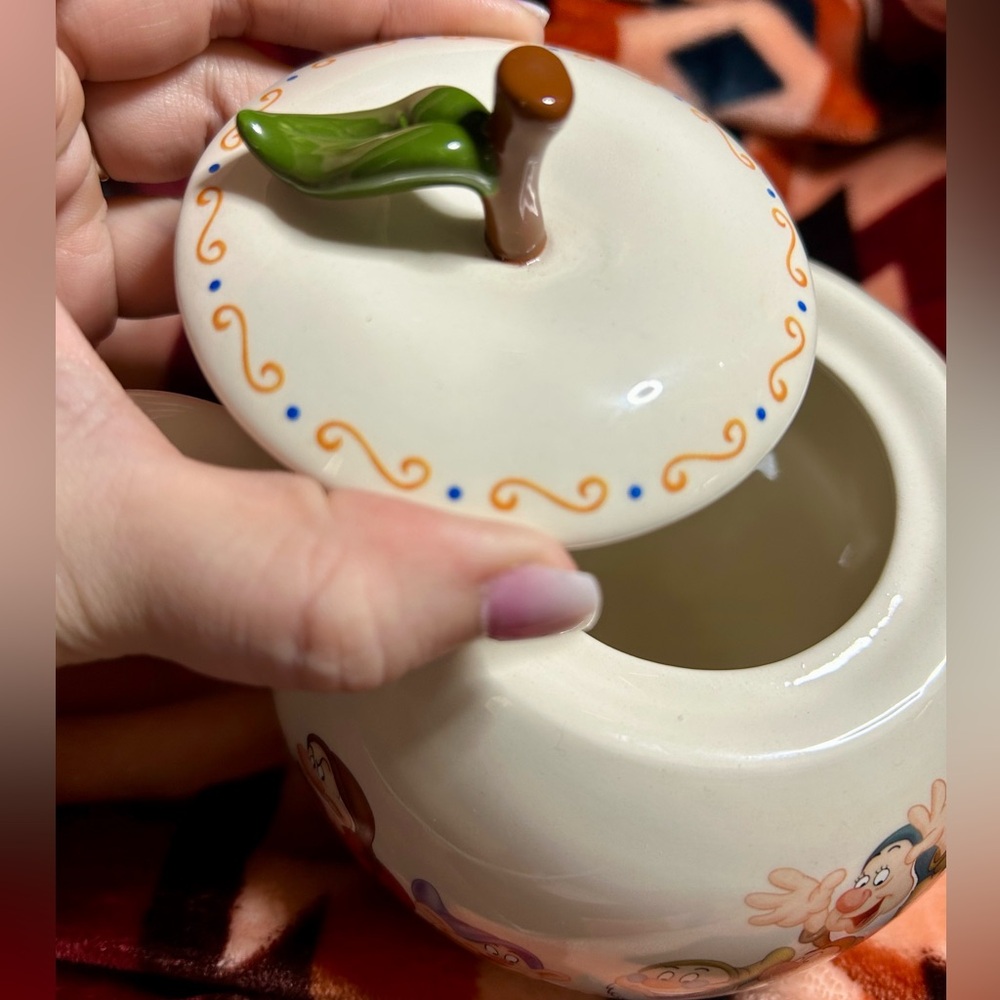 Disney Snow White's Apple Teapot - Picture 7 of 9